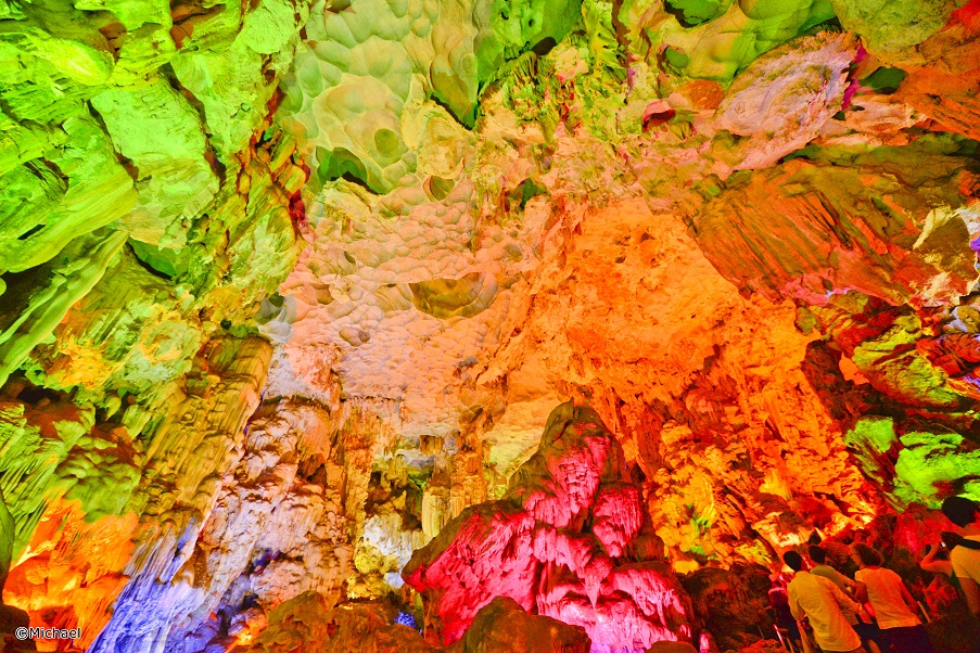 ベトナム　ハロン湾　鍾乳洞・洞窟