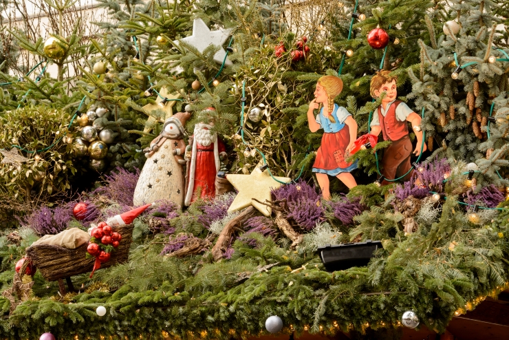 シュトゥットガルトのクリスマスマーケットの屋台装飾