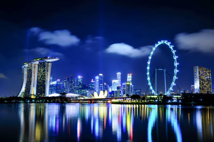 絶対に見たいシンガポールの夜景！きれいに見えるのはホテルかBarか ...