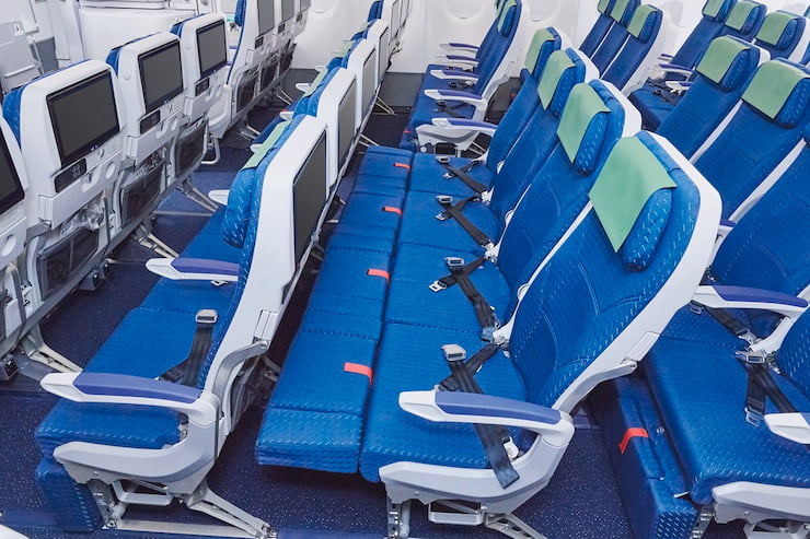 カウチシート　提供：ANA