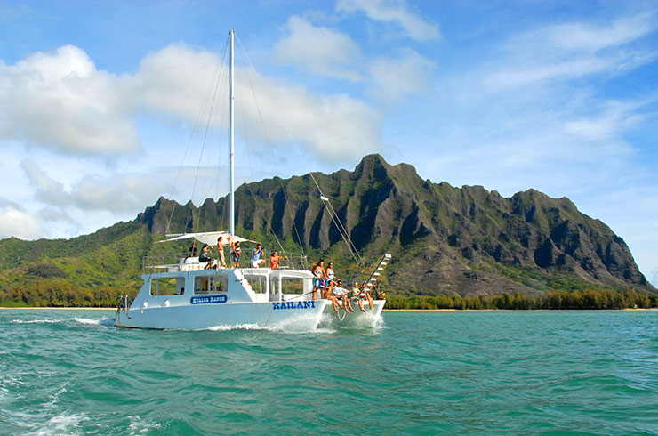 ハワイの双胴船「カタマラン」