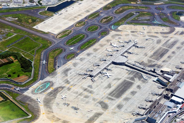 成田国際空港第二ターミナルを空撮