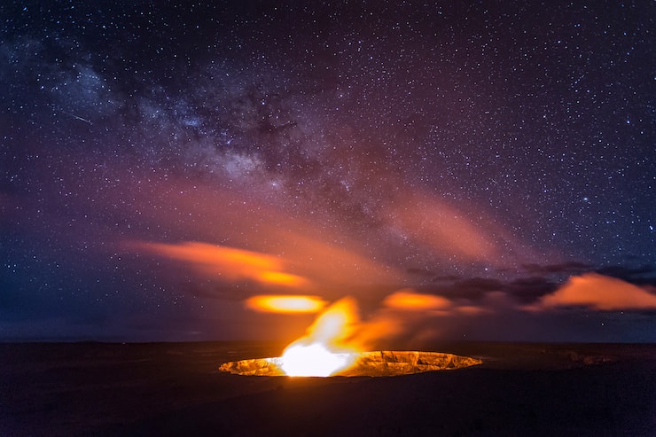 kilauea volcano erupting at night, hawaii