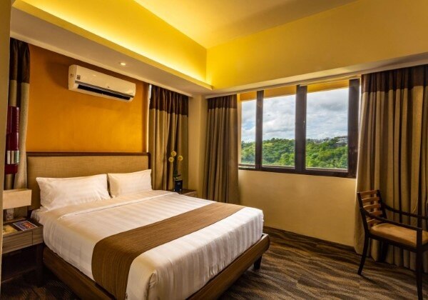 Superior Queen Mountain View