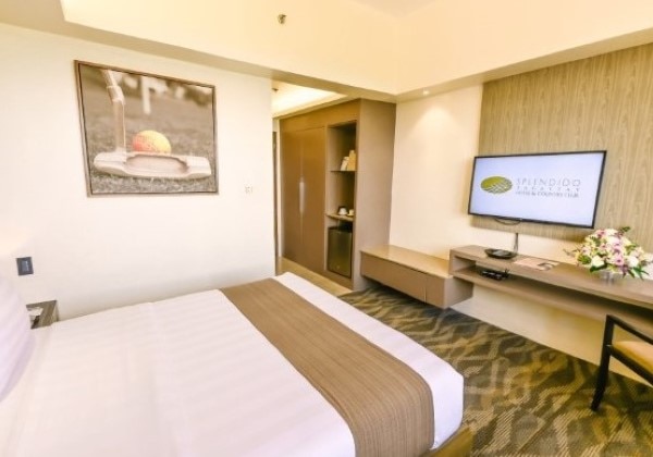 Deluxe Queen Lake View