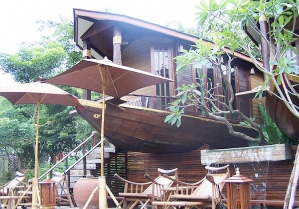 EXCLUSIVE BOAT HOUSE WITH BREAKFAST