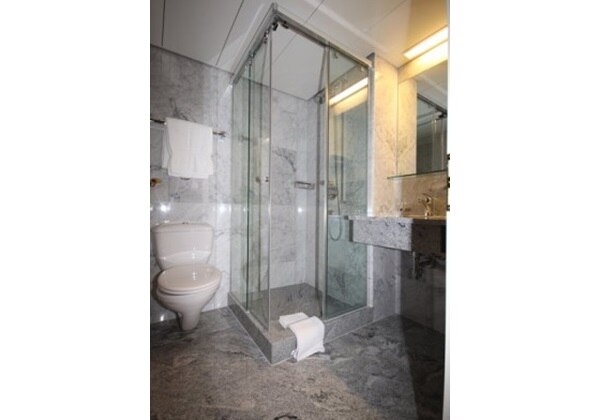 Economy Room Bathroom