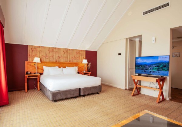 Deluxe Room, 1 King Bed with Balcony