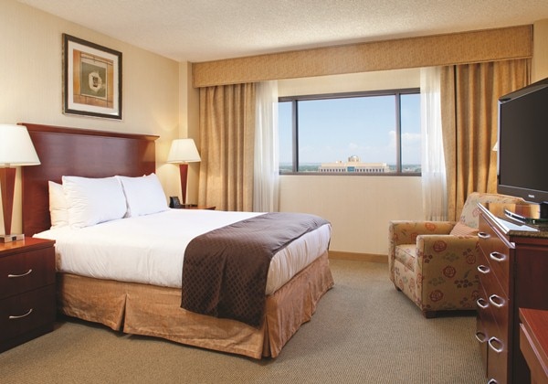 1 QUEEN BED-NONSMOKING