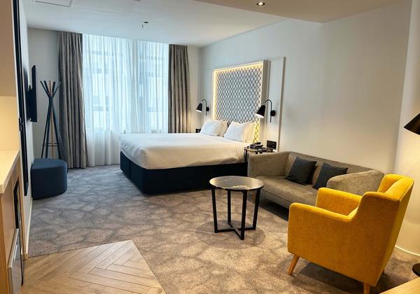 Premier King Accessible