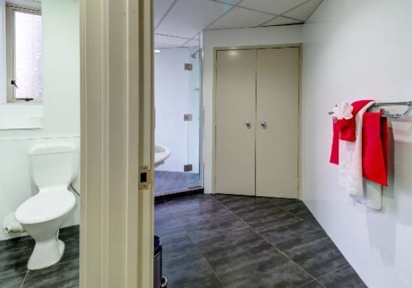 2Bedroom Apartment Bathroom