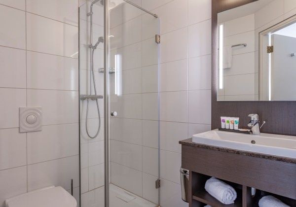 Double Deluxe Bathroom