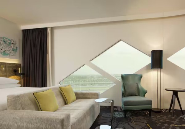 King Executive Corner Room