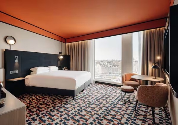 King Corner Room with City View