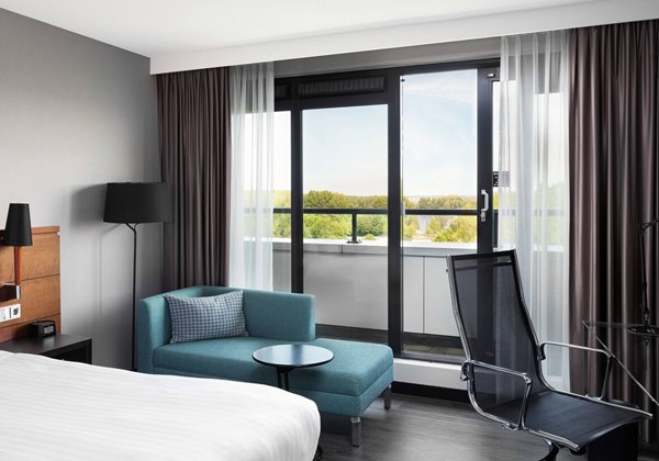 Penthouse Park View with Balcony