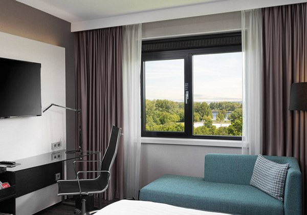 Corner Park View Room