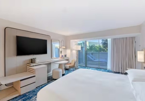 1 King Private Balcony - Terrace Level