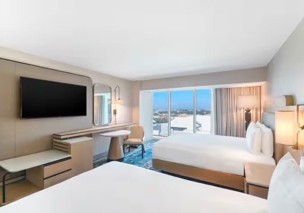 2 Queen Beds Themepark/ Pool-view