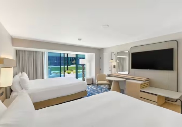 2 Queen Beds Terrace Level - Patio