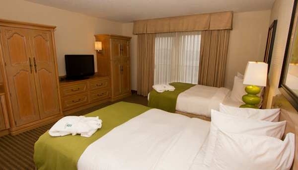 2 ROOM SUITE-2 DOUBLE BEDS-SMOKING