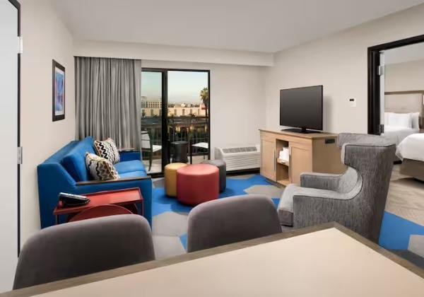 2 Queen 1 Bedroom Family Suite