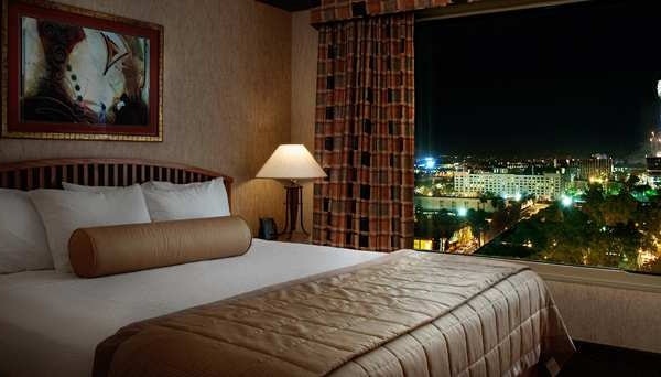 エンバシースイーツ バイ ヒルトン アナハイム サース（アナハイム