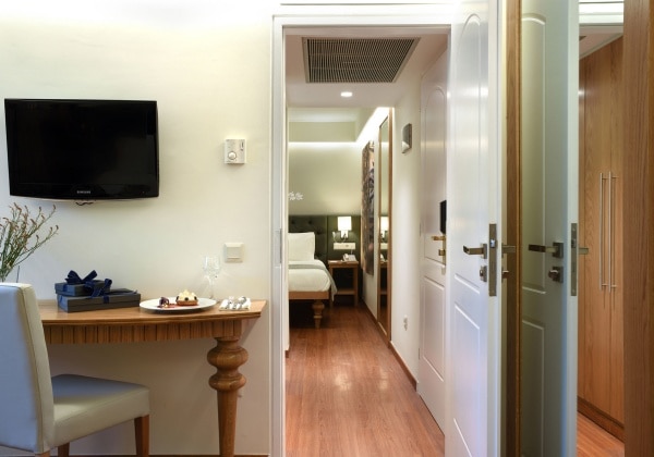 Deluxe Family Room City View