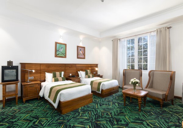 Executive Suite with Living TWN Room