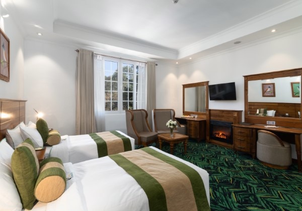 Executive Suite with Living TWN Room