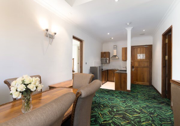 Executive Suite with Living TWN Room