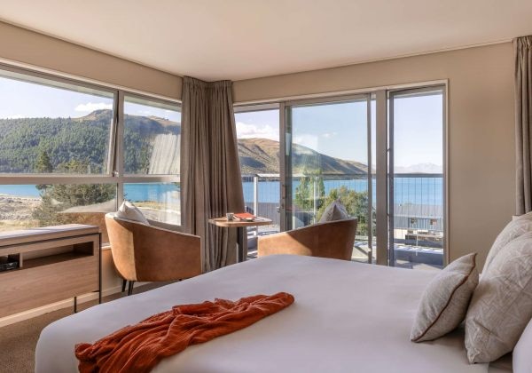 Deluxe Lake View Hotel Room