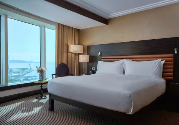 One Bedroom Suite with Lounge Access