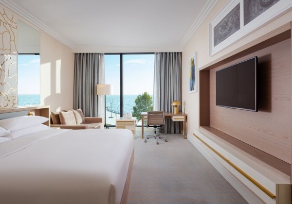 Deluxe Guest Room 1 King Sea View