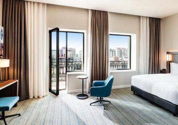 Deluxe 1 Queen Garden View Balcony