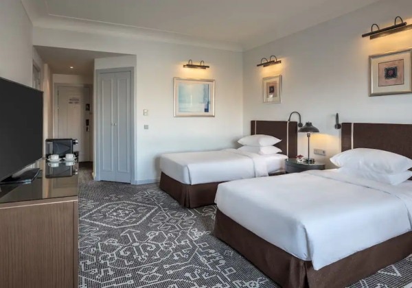 2 Twin Beds With Club Access