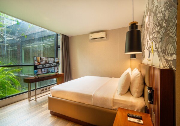 Large Nest with Atrium View