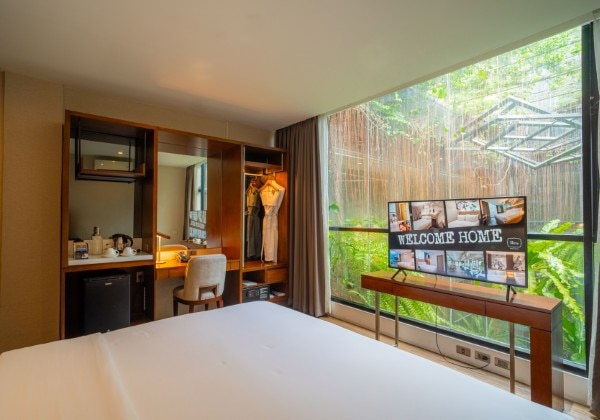 Large Nest with Atrium View