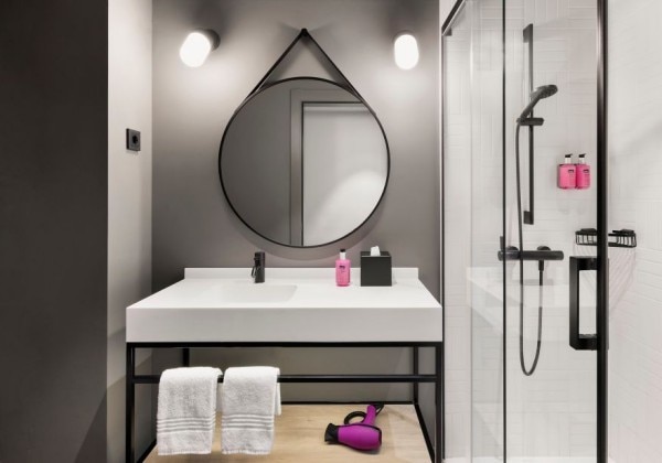 Guest Room Bathroom