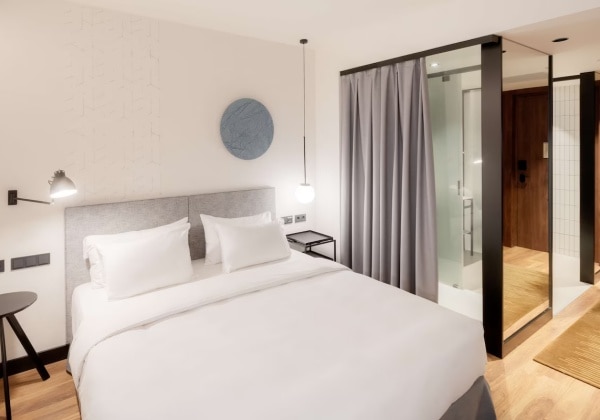 Standard Interior Facing Room