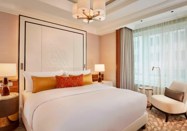 The Ritz-Carlton Suite