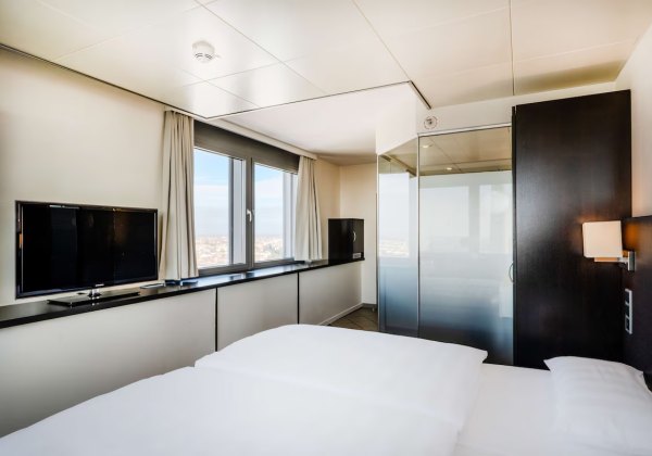 Superior Corner Room