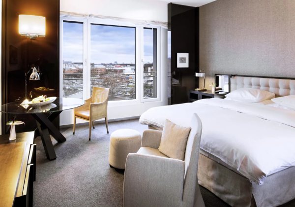 1 King Bed with City View