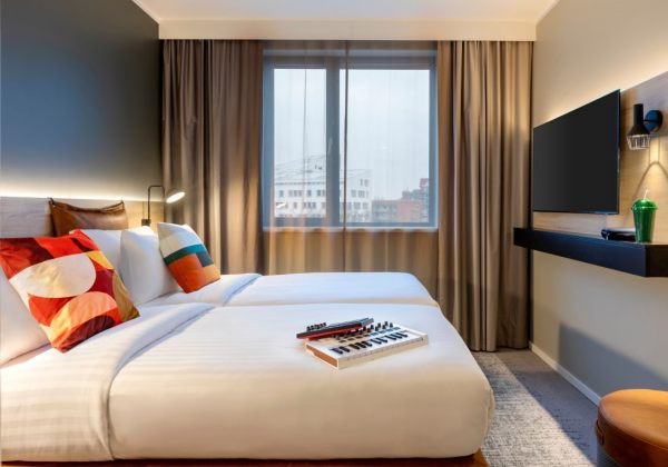 Moxy Connecting Sleeper