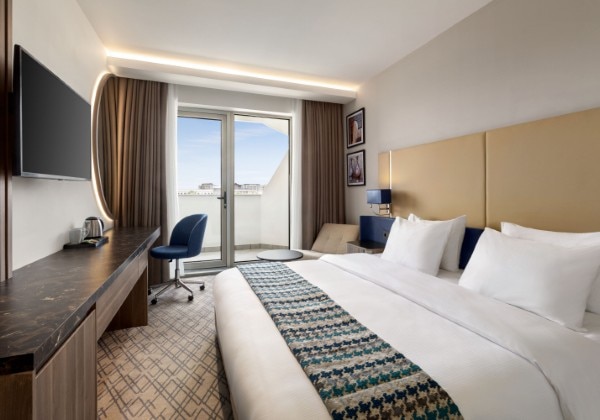 1 King Bed, Non-Smoking