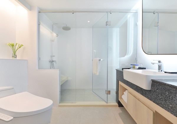 Grand Deluxe Bathroom