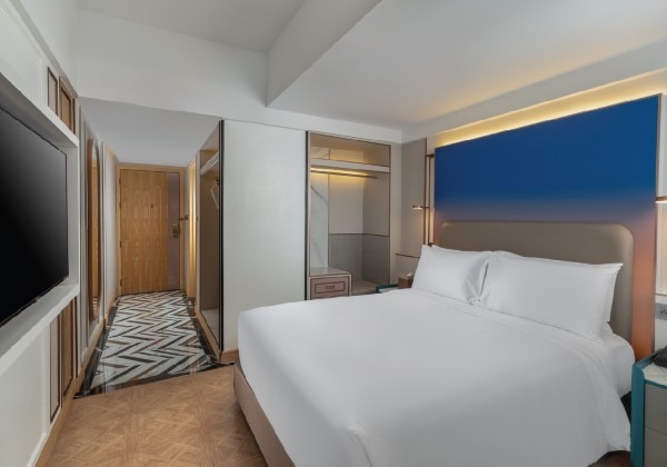 Deluxe King or Queen