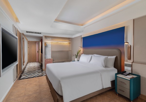 Executive with Jacuzzi