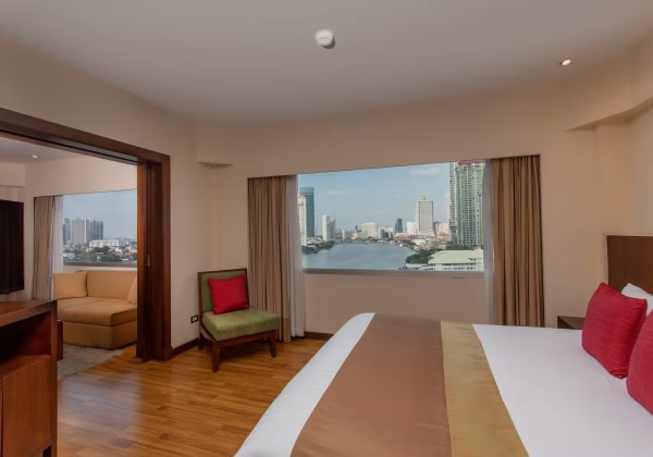1 King Bed Plaza River View Suite
