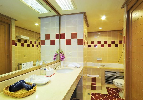 Le Siam Suite Bathroom