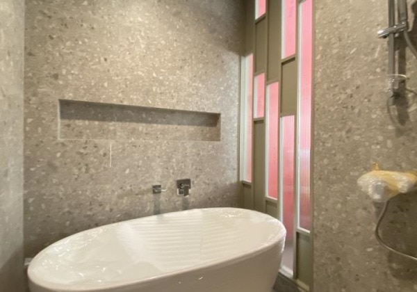 Premier with Bath Tub